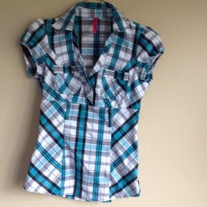 Shirt (pullover style) Short sleeve. Print